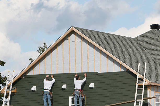 Professional Siding Replacement technician working in Edgewater, NJ